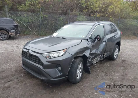 2019 Toyota Rav4 Xle z USA, uszkodzony, nr VIN JTMP1RFV5KD515638